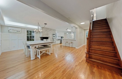 Jackson House | Spacious 6- Bedroom Beautifully Updated Farmhouse Convenient Private Yard Arcade