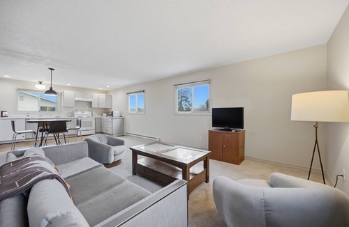 Stevensville House | Spacious 7 Bed 6 Bath house in Stevensville Montana - perfect for families.