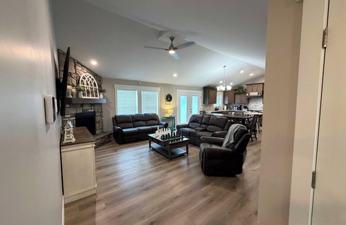 Idaho Falls House | Spacious 7-bedroom house in Idaho Falls w/AC, Hottub/Swim Spa, Game Rm, Family