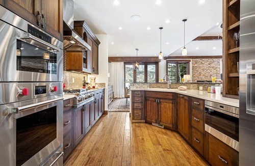 Edwards House | Spacious Arrowhead Townhome with Easy Slope Access, Community Pool & Hot Tub