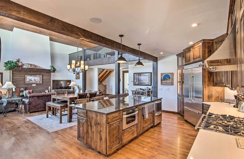 Big Sky Cottage | Spacious Big Sky Cabin w/Hot Tub & Grill!