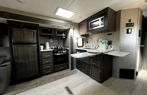 Questa House | Spacious Camper on a Llama Rescue Ranch with Stunning Views near Questa, New Mexico