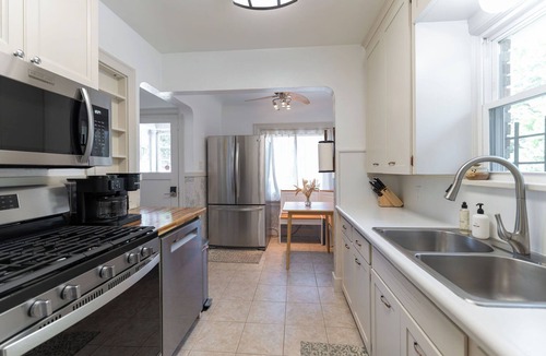 Northtown House | Spacious, Central Location 4-bedroom, King Beds - Walk to Dining, Brewery, Park