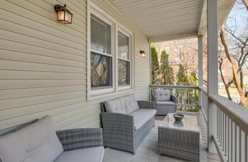 Ravenswood House | Spacious Chicago Group Home! Walk to Train & Eats