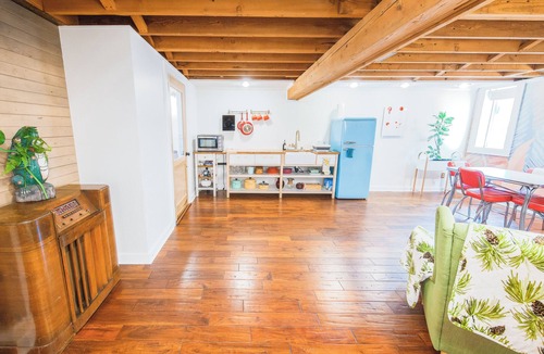 Laurelhurst Apartment | Spacious & Comfy city retreat, w/lux steam shower! In the heart of the Portland.