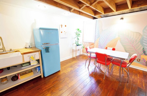 Laurelhurst Apartment | Spacious & Comfy city retreat, w/lux steam shower! In the heart of the Portland.