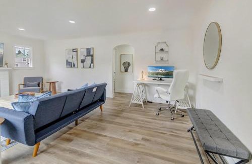 South Tacoma House | Spacious Comfy Home 2br, 2ba - 9 min to Tacoma Dome