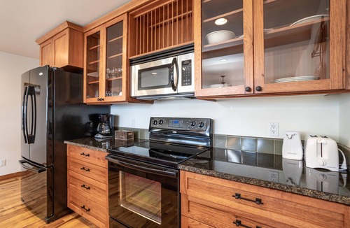 Bigfork Condo | Spacious condo at Flathead Lake w/private balcony, views & A/C - Marina Cay Gem