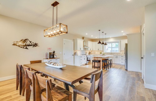 Tamarack Resort House | Spacious Donnelly Family Home w/Private Hot Tub!