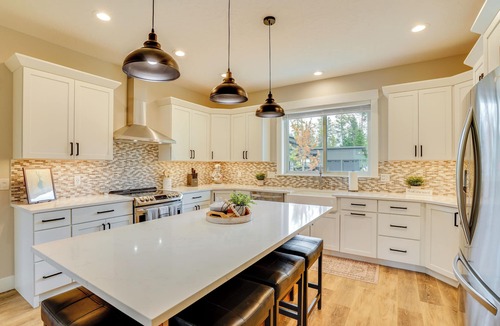 Tamarack Resort Cottage | Spacious Donnelly Family Home w/Private Hot Tub!