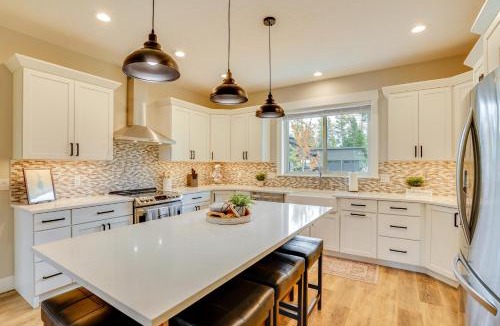 Tamarack Resort House | Spacious Donnelly Family Home w/Private Hot Tub!