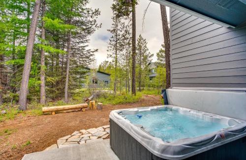 Tamarack Resort House | Spacious Donnelly Family Home w/Private Hot Tub!