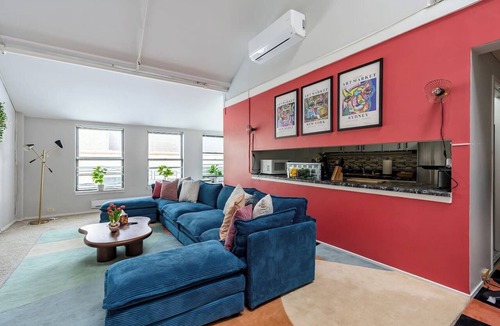 Printers Row Apartment | Spacious Downtown Penthouse | vintage, balcony&gym