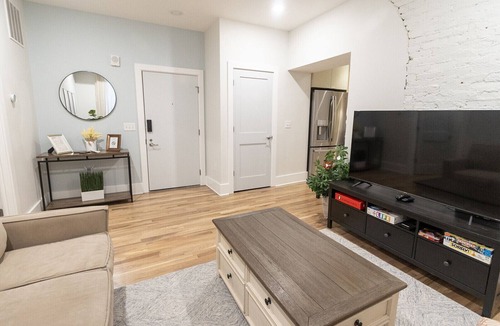 Central Business District Condo | Spacious, DWNT/OTR condo. minutes walk to the Reds/Bengals stadiums & more!