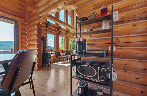 Garden Valley Cabin | Spacious Elk Lodge with Hot Tub and Game Room