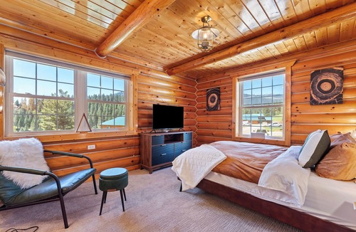 Garden Valley Cabin | Spacious Elk Lodge with Hot Tub and Game Room