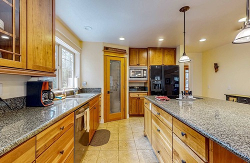 Black Butte Ranch House | Spacious family home with wraparound deck, gas grill, and resort amenities