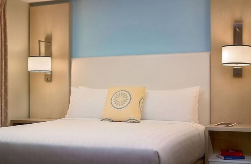 Auburn Hills Hotel | Spacious Family Stay | Free Breakfast | Outdoor Pool Access | Pet-Friendly
