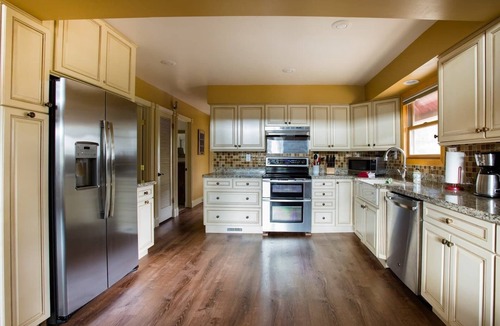Highland Pines Cabin | Spacious Forest View Prescott Cabin with Game Room, Large Deck & Family Friendly