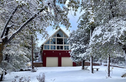 Highland Pines Cabin | Spacious Forest View Prescott Cabin with Game Room, Large Deck & Family Friendly