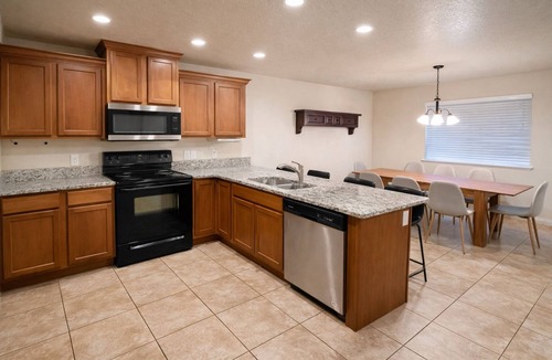 Springville House | Spacious fully loaded 4-bedroom townhome sleeps 12 freeway access next to BYU