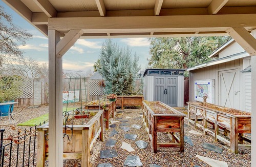 Central Point House | Spacious Gated Home with Private Covered Hot Tub, Indoor Sauna & Firepit