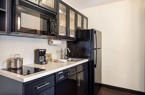 Gahanna Hotel | Spacious Good-Value Accommodation! 2 Posh Units, Near Central Park Reserve!