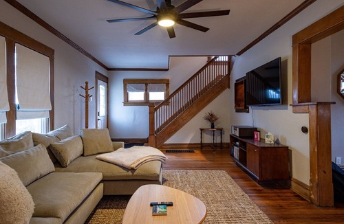 Des Moines House | Spacious historic 4-bedroom house in marvelous Des Moines with AC, WiFi