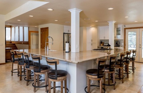 Sun Valley House | Spacious Home - Hot Tub, Game Room, 2 Kitchens, 3 Living Rooms - Perfect For Large Families