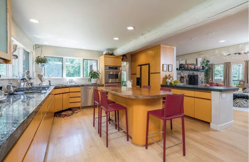 Hailey House | Spacious Home on The River