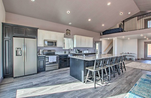 Sweetwater House | Spacious Home w/Mtn Views: 2 Mi to Bear Lake!