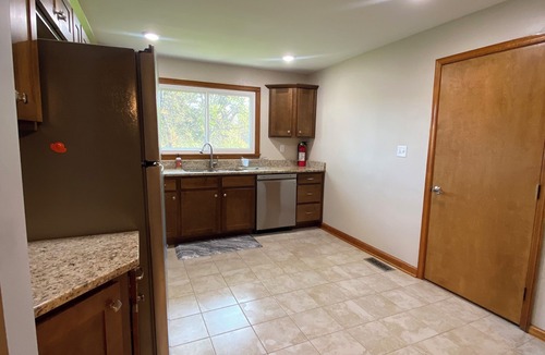 Ashley Oaks House | Spacious house with large front and back yard, recently renovated