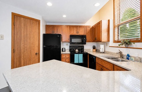The Galena Territory House | Spacious, King Beds, Pool steps away, Near Golf, Spa