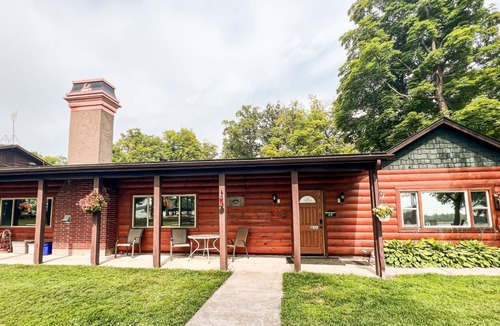 Puposky Cabin | Spacious Lakefront Getaway - Perfect for Families & Events