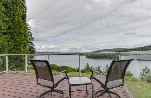 Worley Cabin | Spacious lakeside home with gorgeous views and secluded location