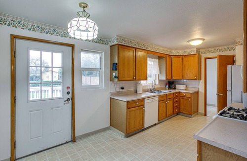 Lakewood House | Spacious Lakewood Home - 10 Mi to Downtown Tacoma!