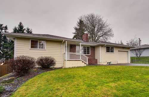 Lakewood House | Spacious Lakewood Home - 10 Mi to Downtown Tacoma!