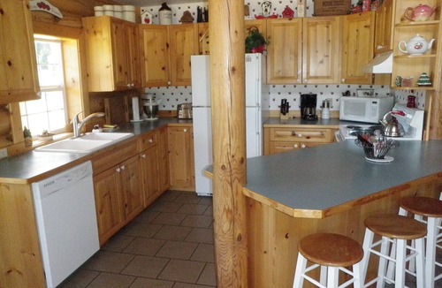 Leavenworth House | Spacious Leavenworth Log Home in a Peaceful Setting