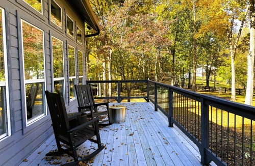 Franklin House | Spacious Leiper’s Fork Estate: 4 Kings, Private Pond & Fire Pit