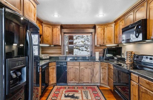 Leavenworth House | Spacious Log Lodge | Hot Tub, Theater & Game Room