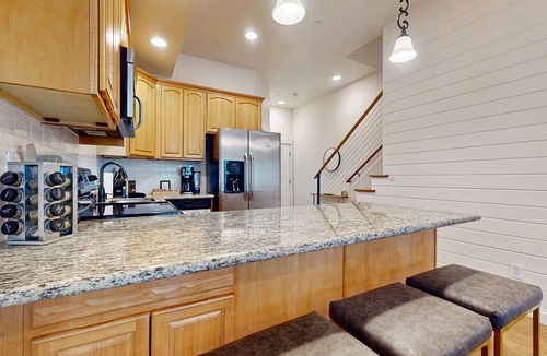 Hilltop House | Spacious & Luxe Condo: Best Mt. Rainier Views, Walkable & Unrivaled Comfort