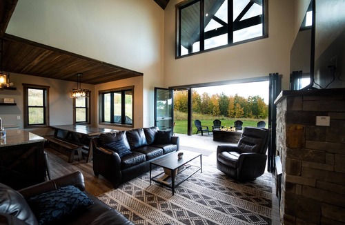 Ashton Cabin | Spacious Modern Cabin w/4 Master Suites & Jacuzzi