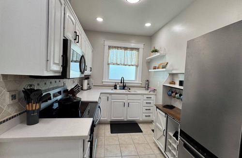 Lebanon House | Spacious, Modern & Convenient Retreat in Historic Lebanon, TN, Sleeps 12