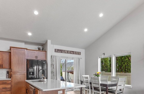 Coeur d'Alene House | Spacious Modern Home—Fire Pit, Basketball Hoop, Pop-A-Shot & Kids' Toys for Family Fun!
