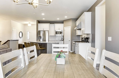 Hanover House | Spacious & Modern Home w/Deck in Oregon!
