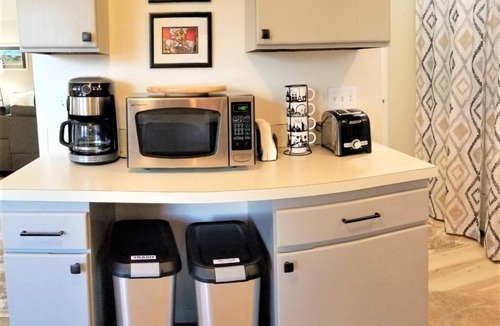 Puyallup House | Spacious Modern Townhouse Centrally located with private backyard + park.