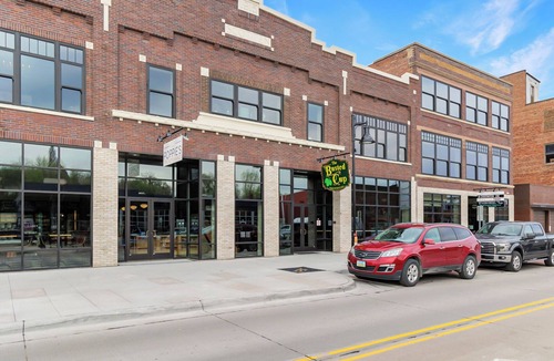 Burlington Apartment | Spacious New & Clean 2 BR Heart of Downtown! 301S