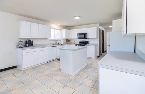 New Baltimore House | Spacious Ranch with 4BR/2BA – Prime Location