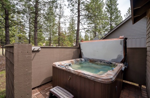 Sunriver House | Spacious retreat 4BR | AC, SHARC, Hot Tub, Games, Grill, Pets, Fireplace