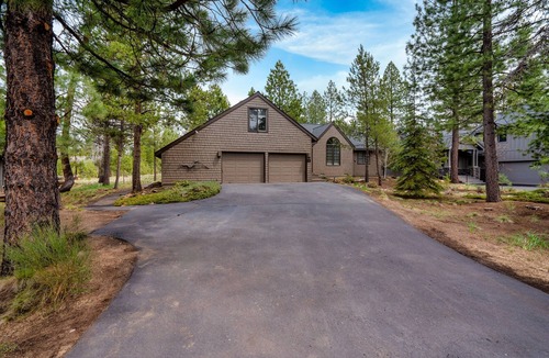 Sunriver House | Spacious retreat 4BR | AC, SHARC, Hot Tub, Games, Grill, Pets, Fireplace